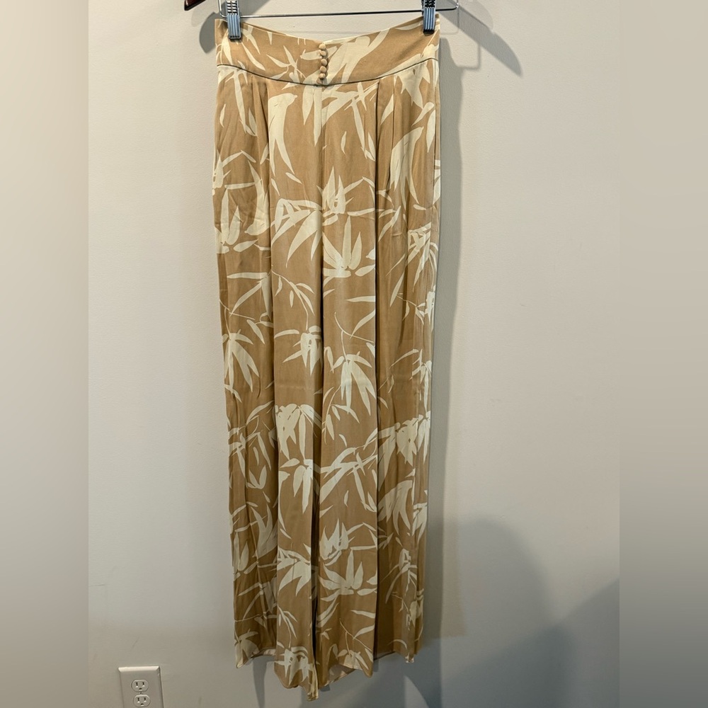 Shona Joy Beige and White Wide Leg Pants Size 4